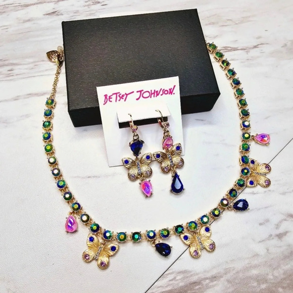 BETSEY JOHNSON ‘Buggin Out’ Butterfly Charm Necklace &. Matching Earrings NWT - Picture 3 of 13